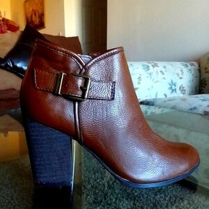 NEW LIBBY EDELMAN Sz 6 LEATHER BOOTS